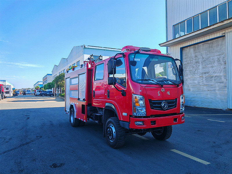 东风四驱3.5吨水罐消防车（全柴112KW）
