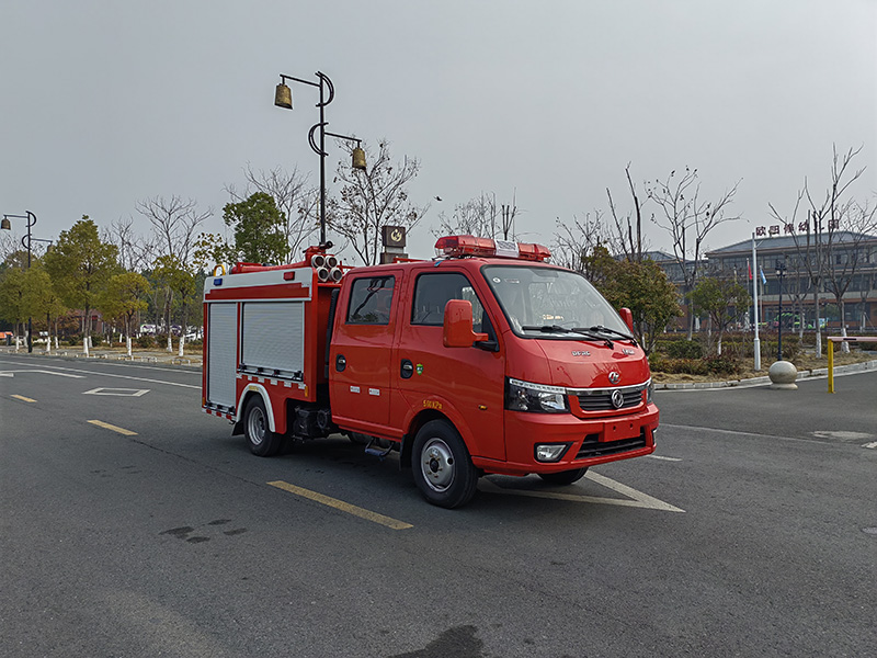 蓝牌东风途逸0.85吨水罐消防车